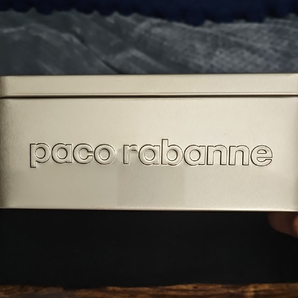 Paco Rabanne Gold Embossed Metal Plaque - Picture 2 of 3
